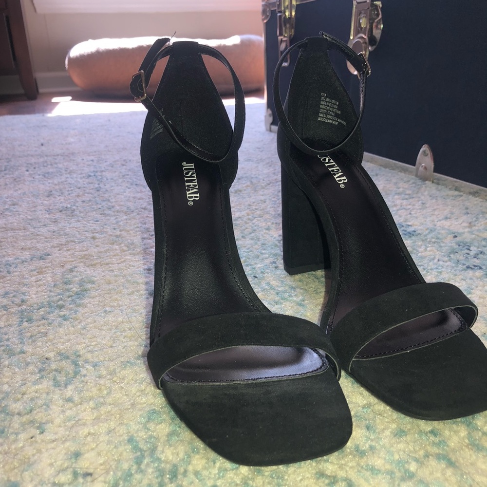 Black heels - Picture 4 of 5